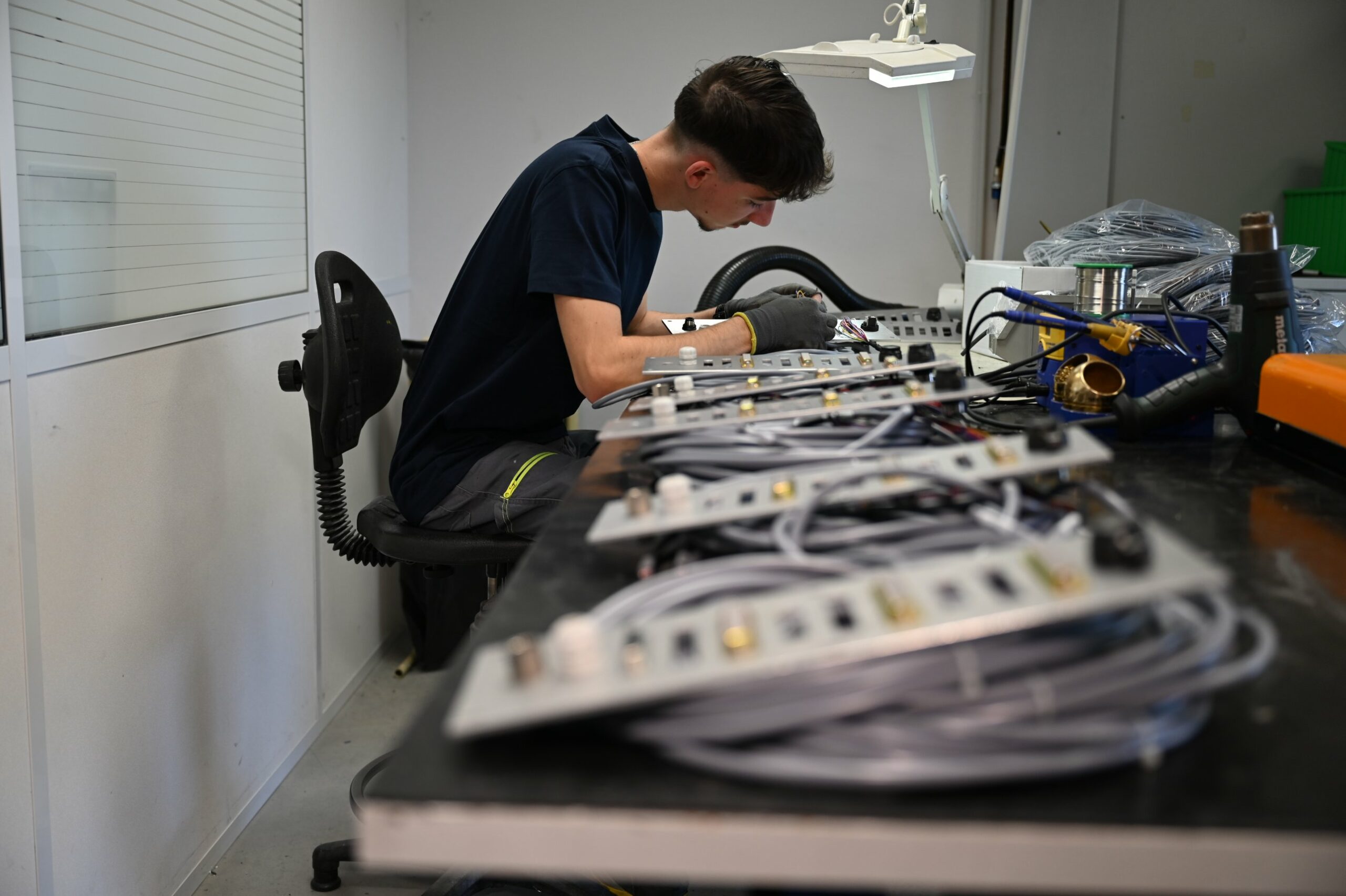 globatech-fabrication-cables-sur-mesure-faces-avant-connectique-01